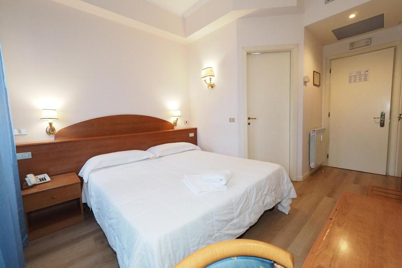 Hotel Laura โรม ภายนอก รูปภาพ