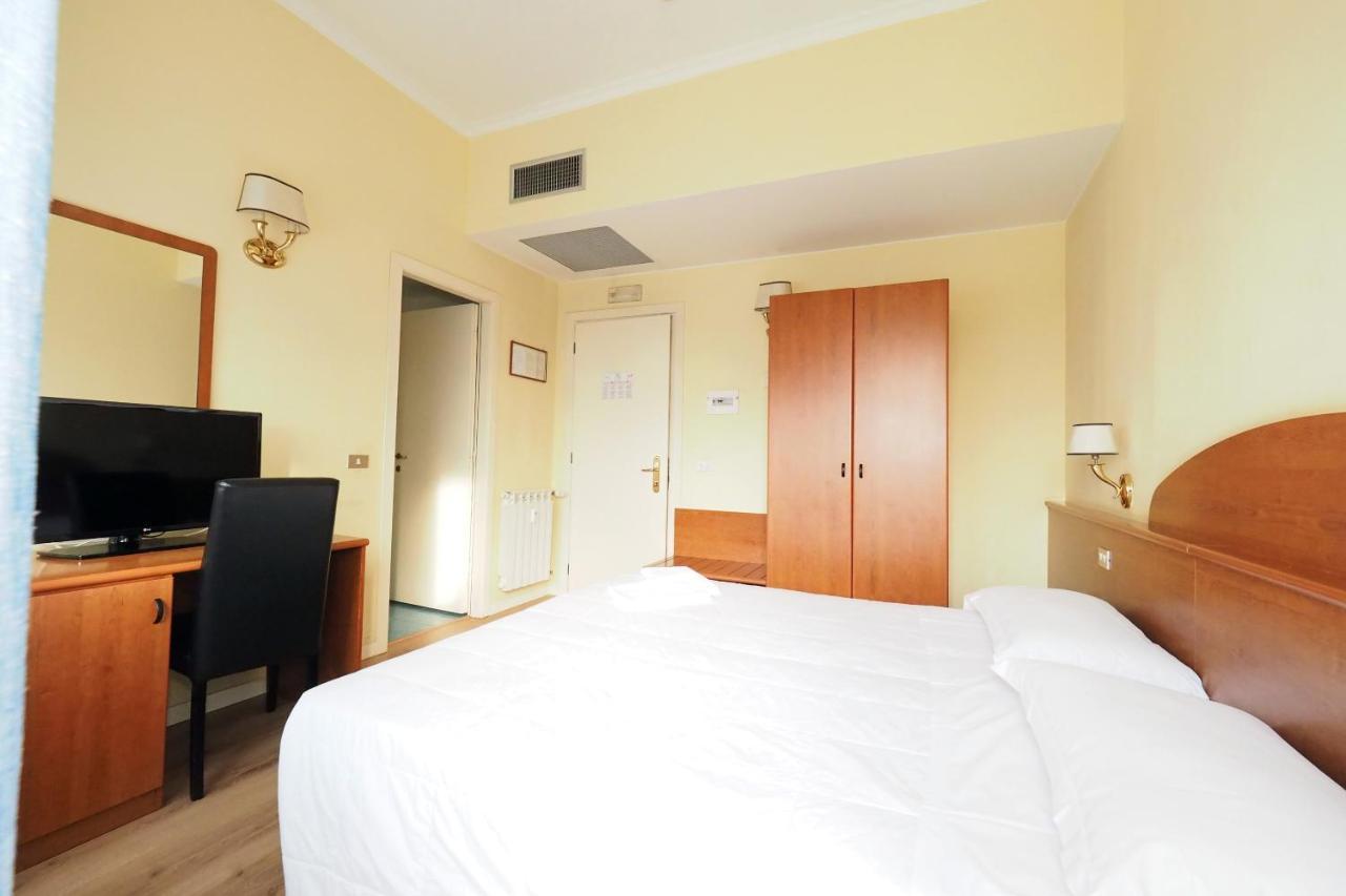 Hotel Laura โรม ภายนอก รูปภาพ