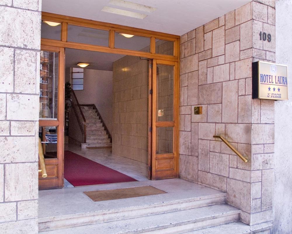 Hotel Laura โรม ภายนอก รูปภาพ