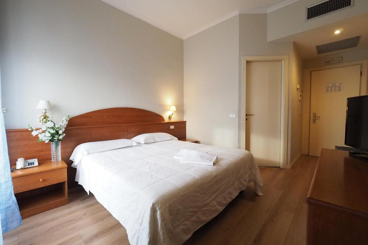 Hotel Laura โรม ภายนอก รูปภาพ