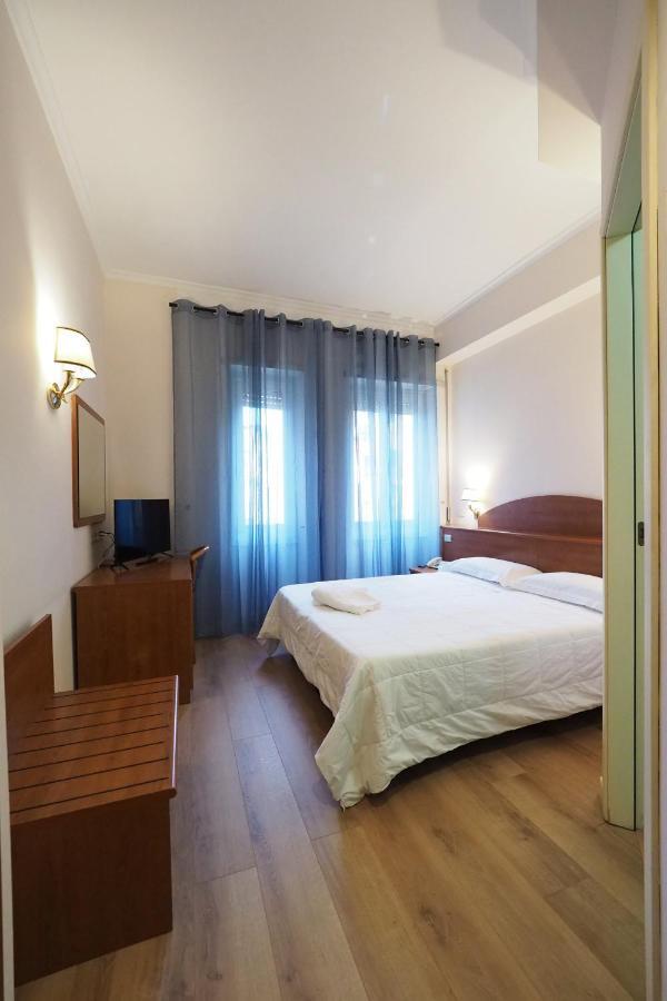 Hotel Laura โรม ภายนอก รูปภาพ