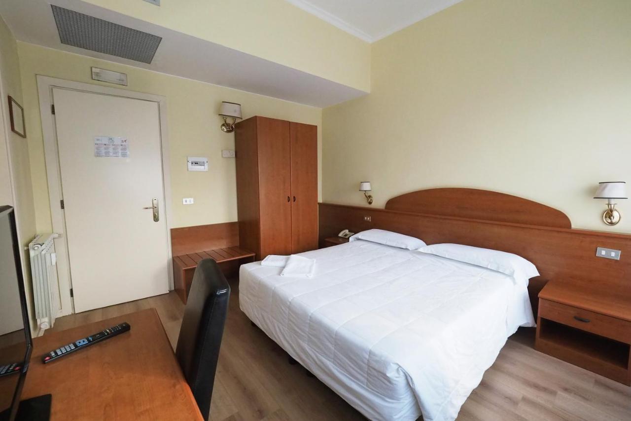 Hotel Laura โรม ภายนอก รูปภาพ
