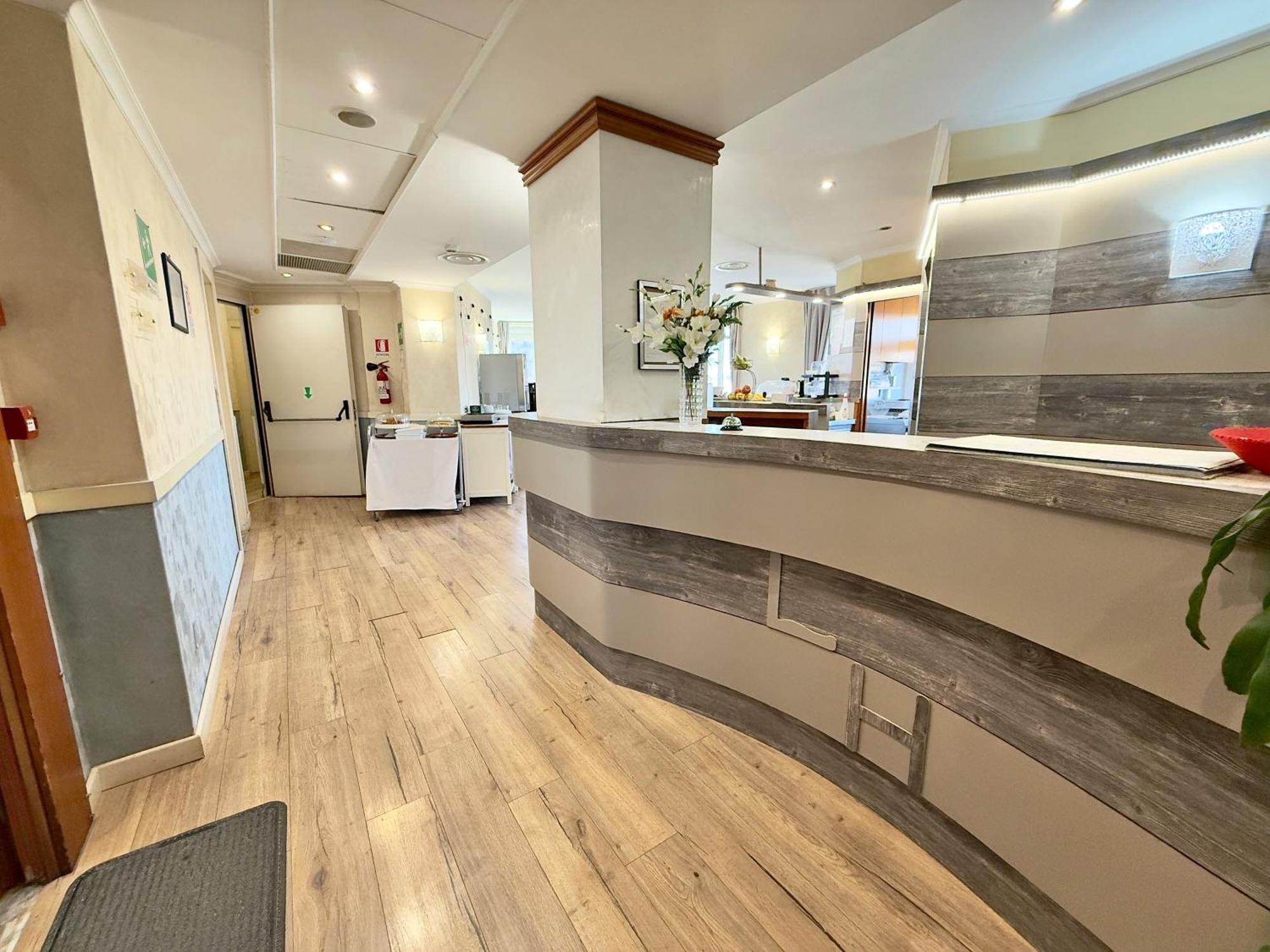 Hotel Laura โรม ภายนอก รูปภาพ